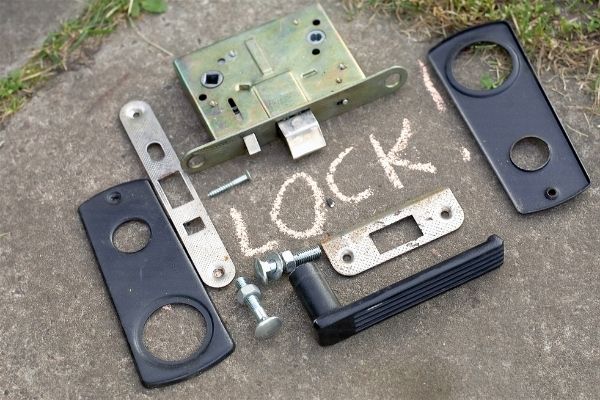 Come smontare la serratura di una porta blindata