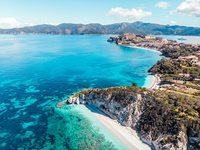 Parti alla scoperta del Tirreno con i traghetti per Elba