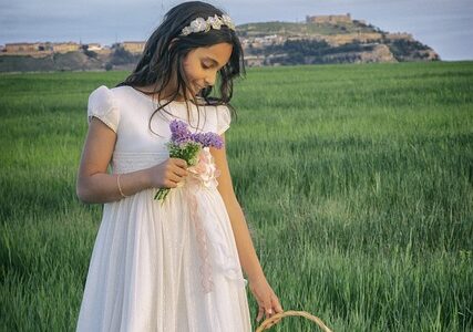 Guida alla Prima Comunione di una Bambina: Come Pianificare l’Evento e Scegliere il Vestito per la Bimba