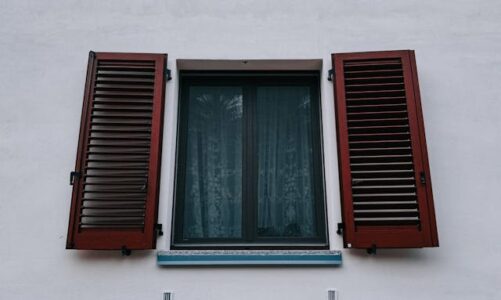 Infissi vecchi e casa fredda: come capire se c’è una vera dispersione termica